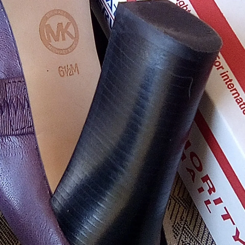 Michael Kors Peep Toes High Heel Shoes With Gold Hardware Buckle. size 6.5M - Picture 8 of 9